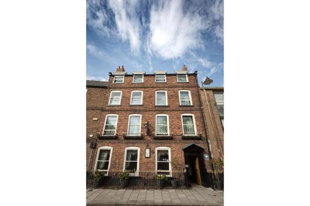 Oyo The Townhouse Hotel Durham Exterior photo